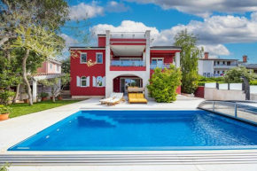 Apartment Ayni With Private Pool - Happy Rentals